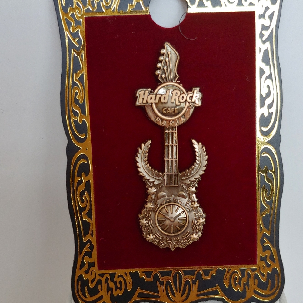 NWT PARIS Hard Rock Cafe Collectable Pin